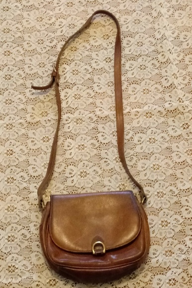 G.H.Bass & Co. Handbags - Vintage G.H.Bass & Co. Leather Crossbody Purse Bag